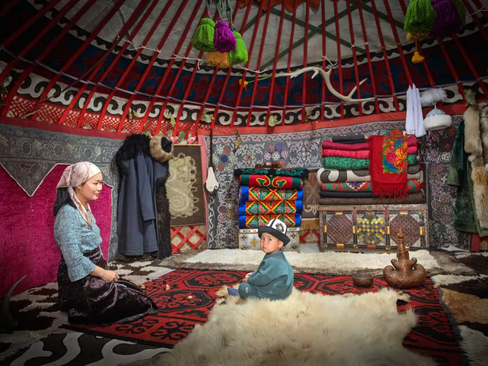 Nurai and her son sitting in the exibition yurt of Orgochor - Svetlana Polyana museum