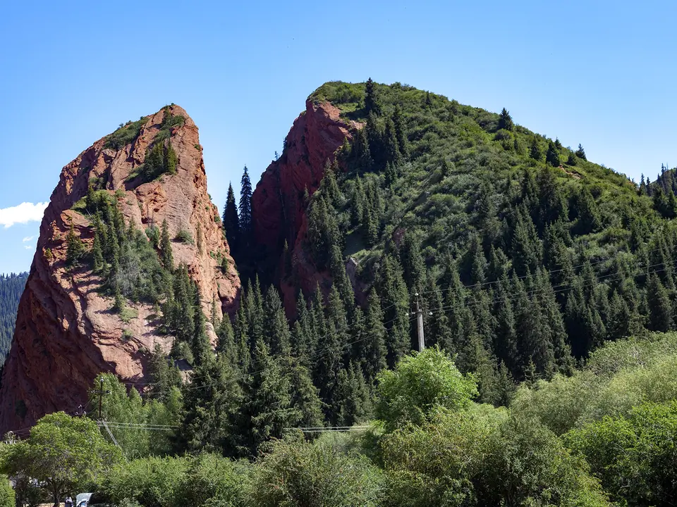Red rocks of Jeti Oguz