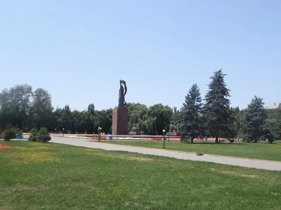 Erkindik - Revolution Militant square
