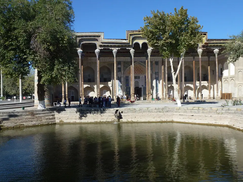 Bolo Hauz mosque