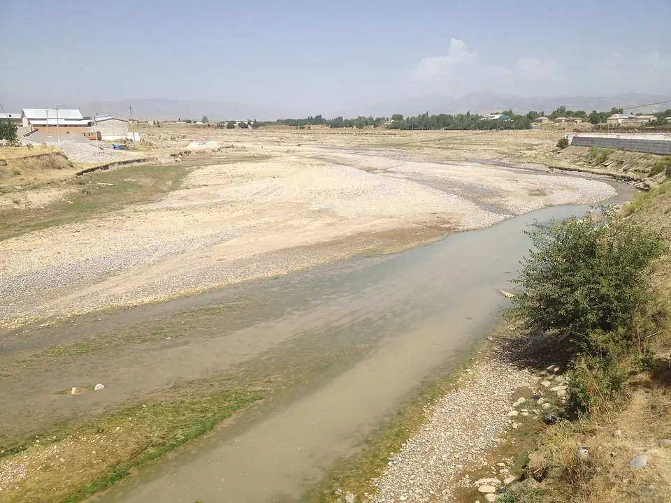 Qashqadaryo river in Kitab