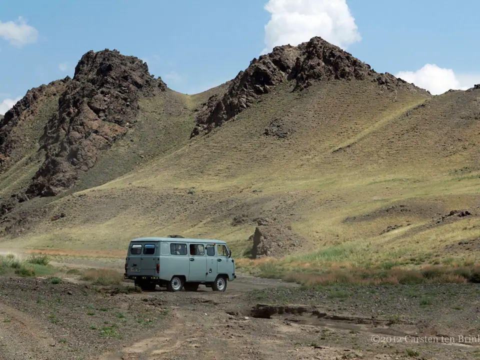 Driving to Yolyn Am