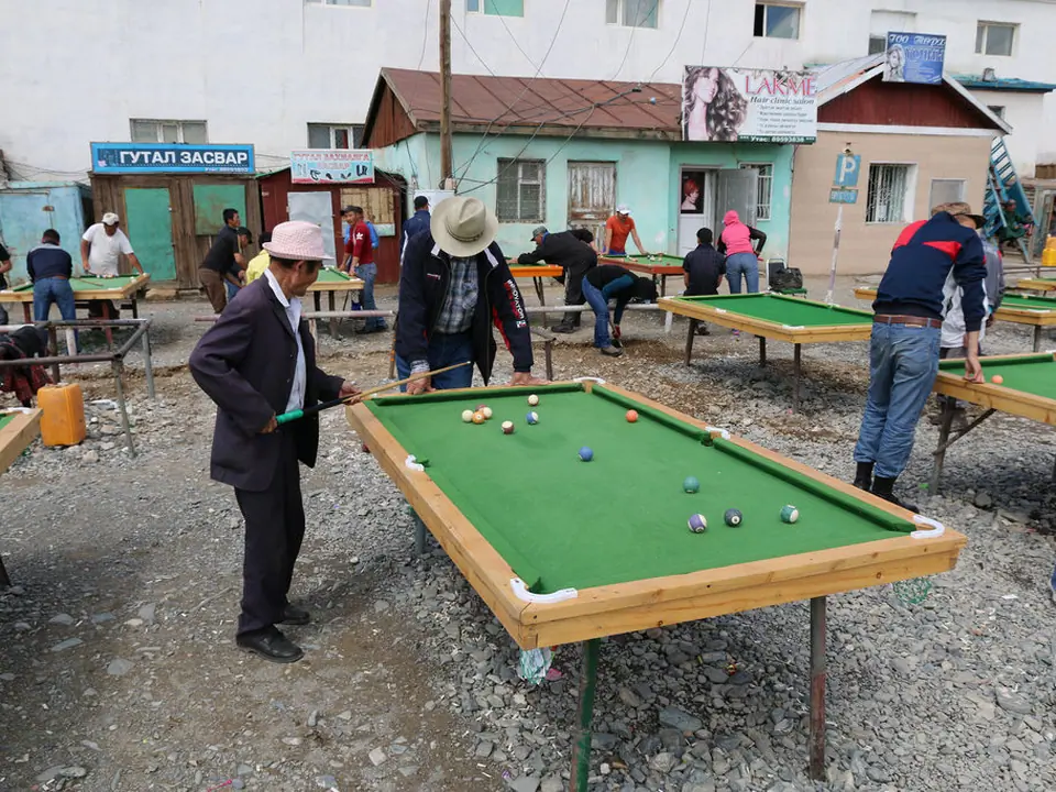 Billiard players in Bayankhongor
