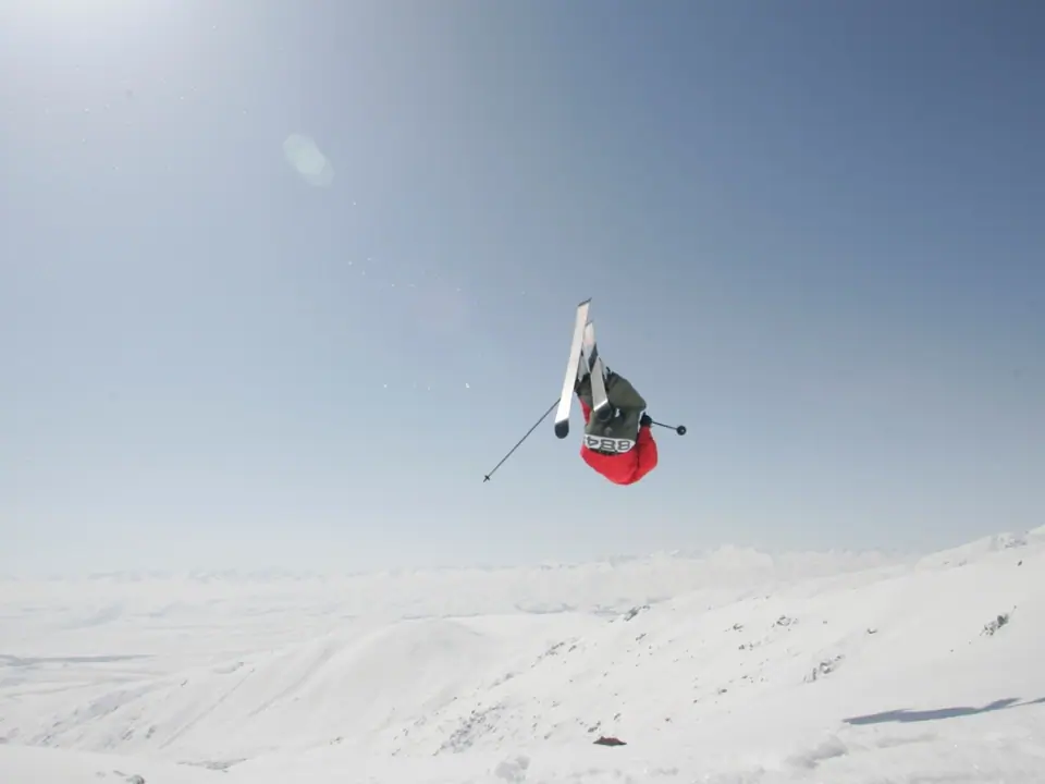 Freeskiing at Too-Ashuu ski resort - Suusamyr valley - Kyrgyzstan