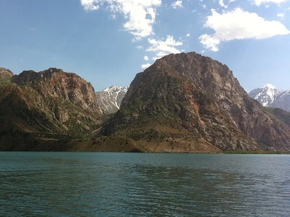 iskenderkul_hat_lake_jackie.jpg