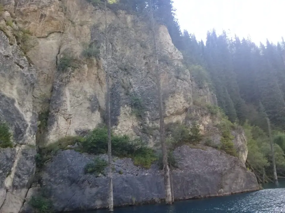 Kaindy lake