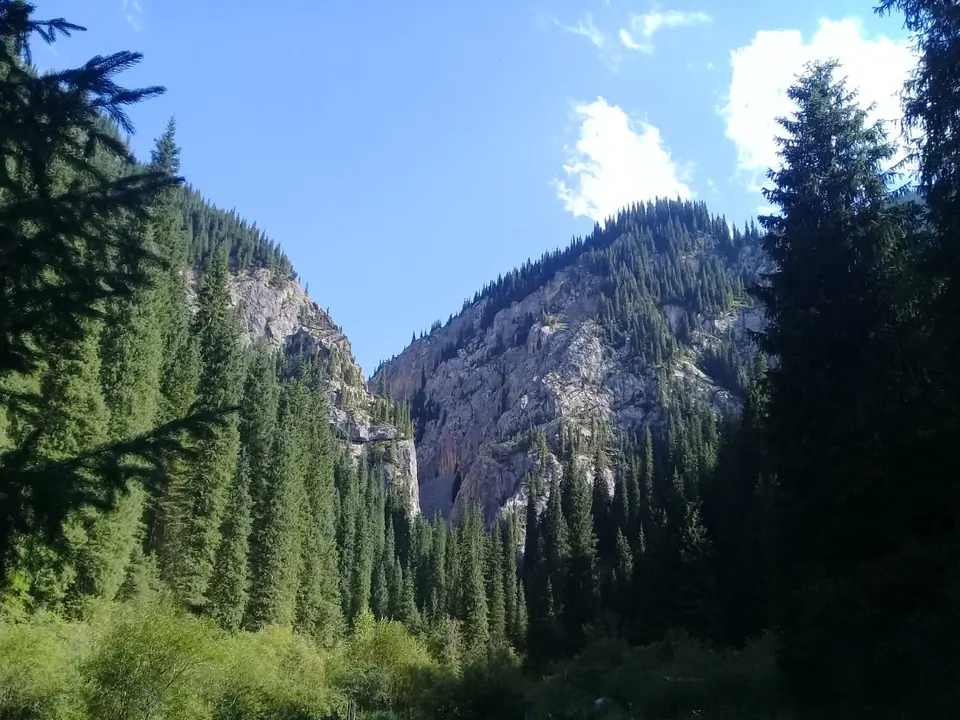 Kaindy lake