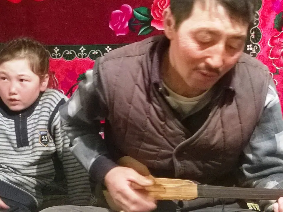 Music in Kyzyl Oy