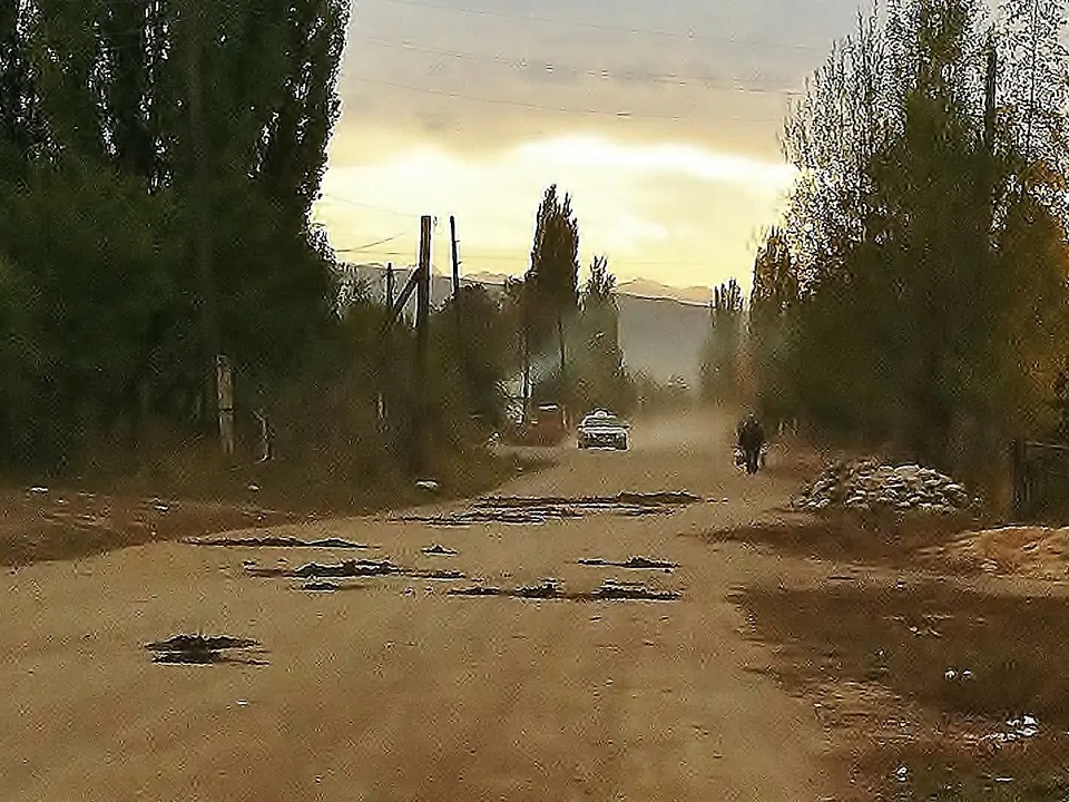 Kyzyl Suu road
