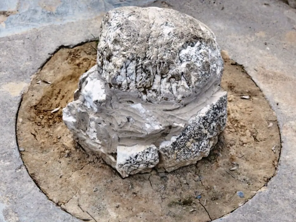 Phallic stone of Shah Fazil