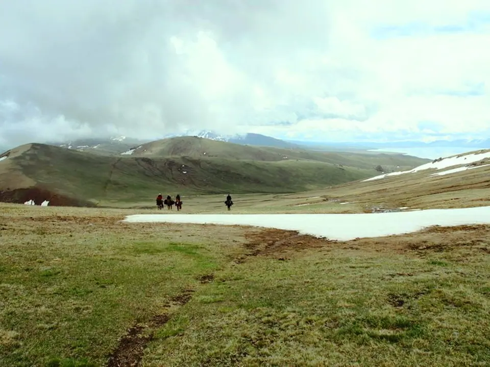 Tuz Ashuu (Song Kul's lake)