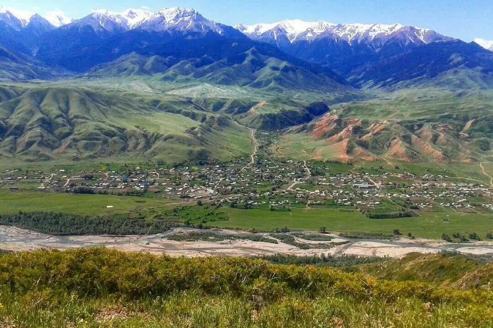 Panoramic view of the village of Saty