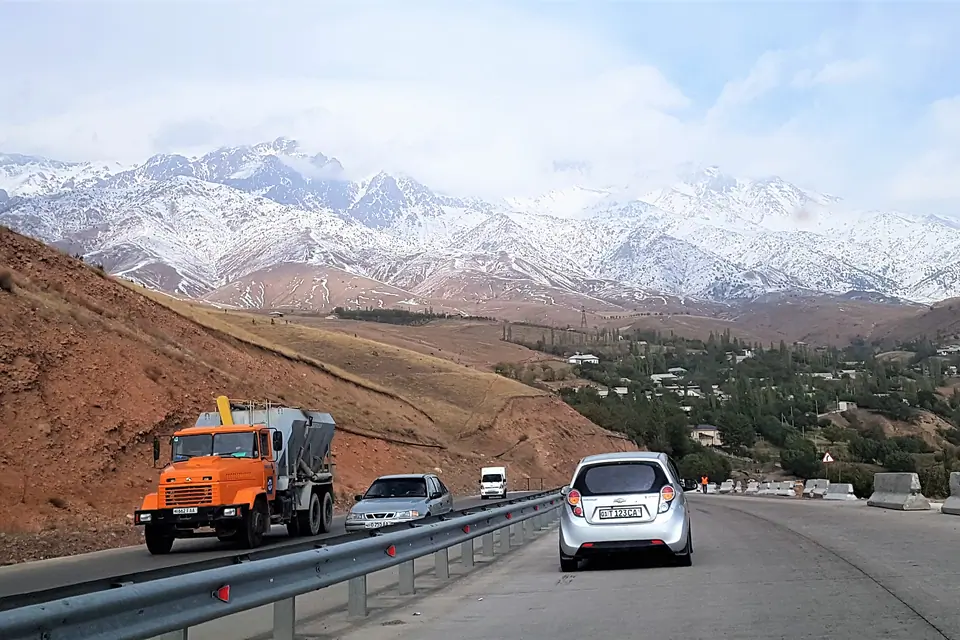 Pass of the Tashkent-Osh road