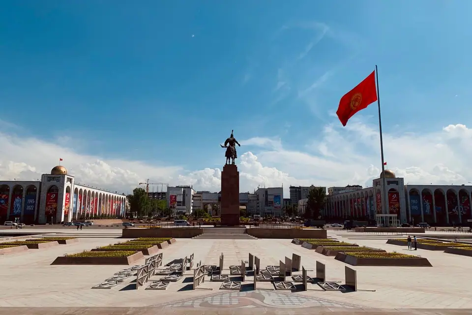 Ala-too square