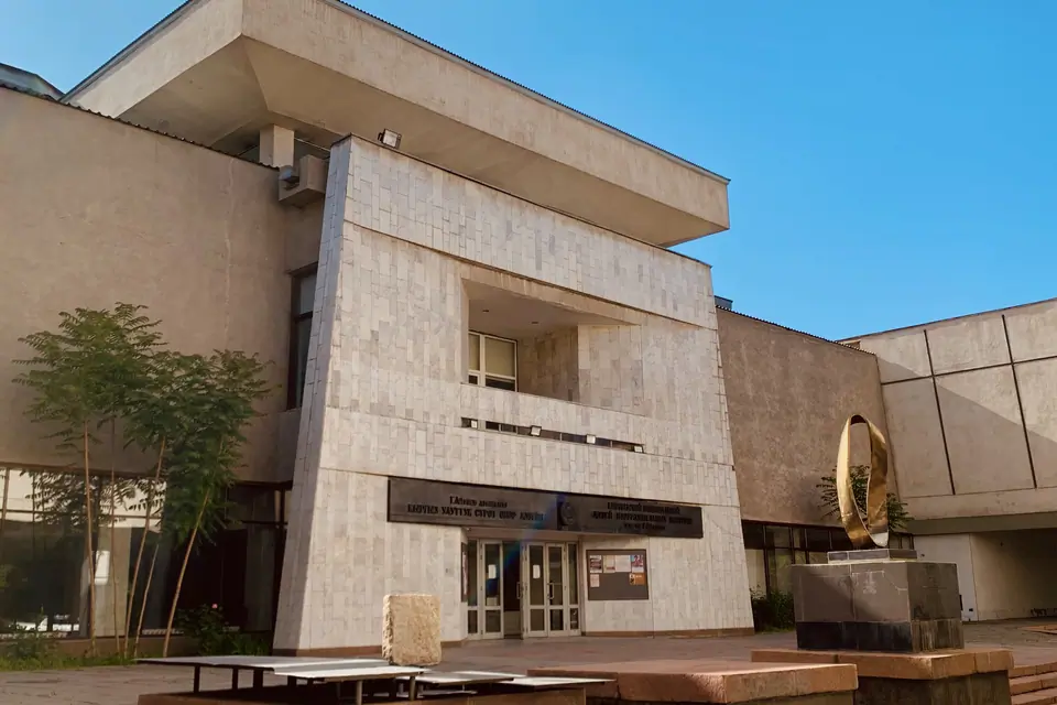 museum_art_2.png