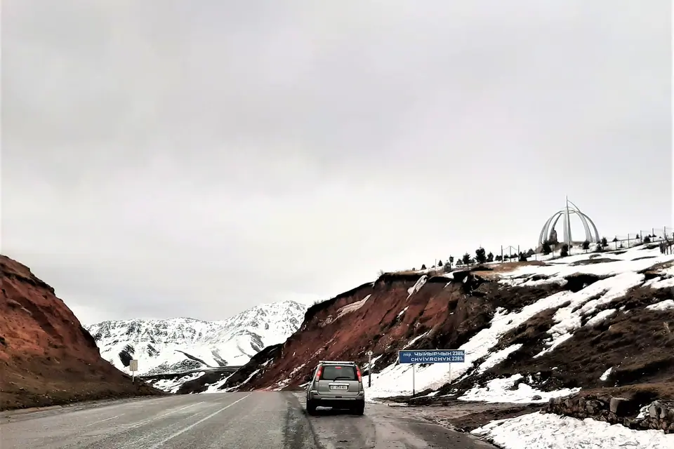 Pass between Osh city and Gulsho