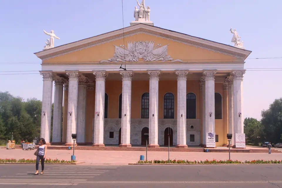 front view of Opera and Ballet 