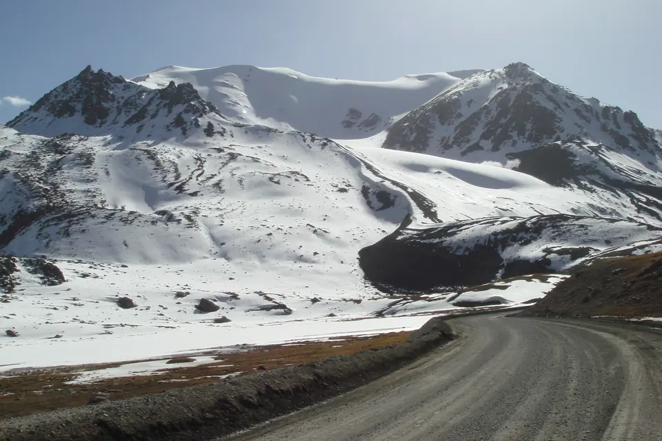 Soek pass "bones" linking Arabel-Suu to Taragay river