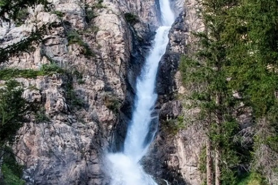 Водопад Бурхан-Булак, Cascade de Burhan Bulak, Cascada de Burhan Bulak