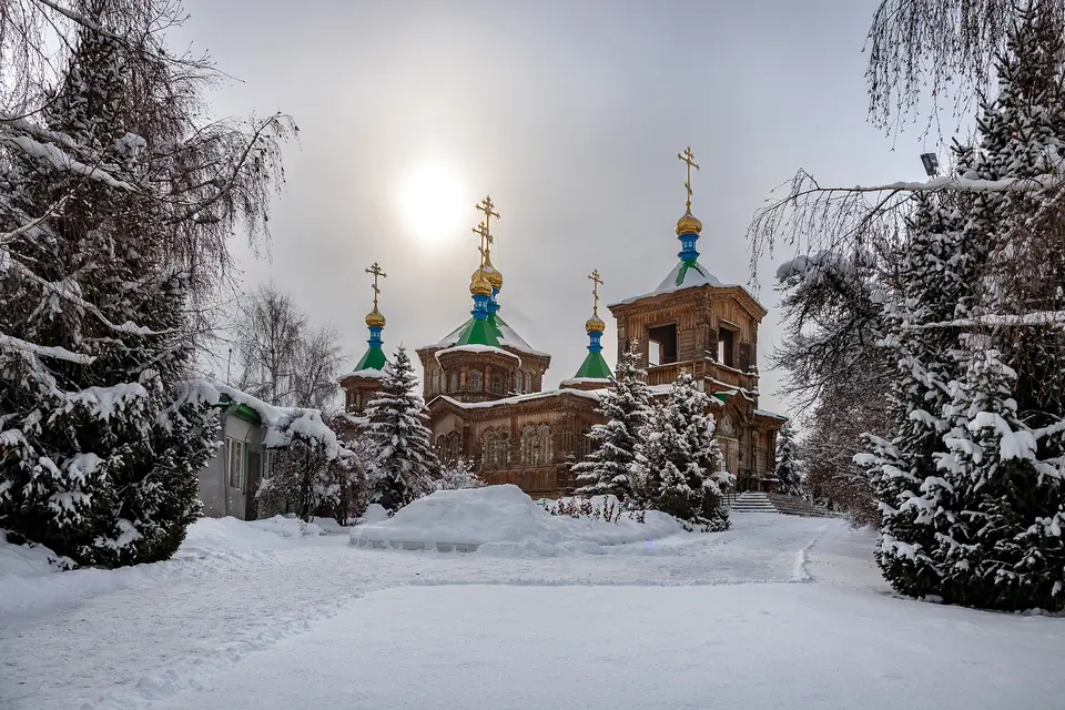 Holy Trinity Cathedral in winter