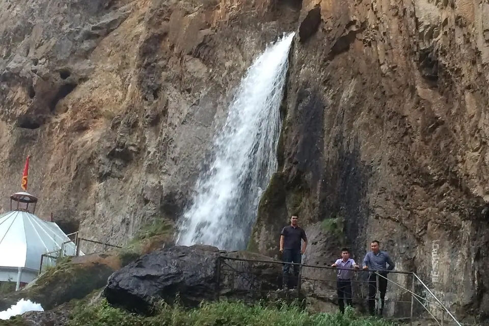 Abshir Ata Waterfall