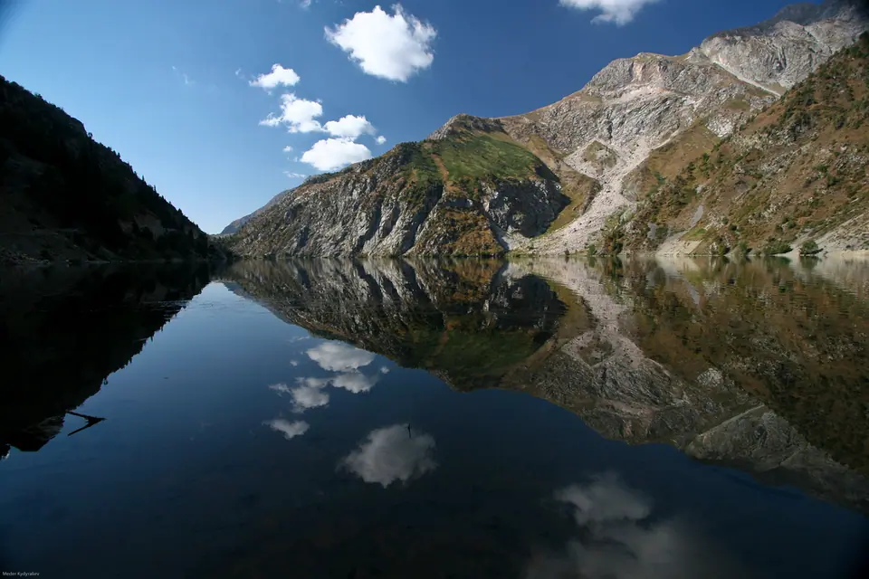 Kara Suu Lake