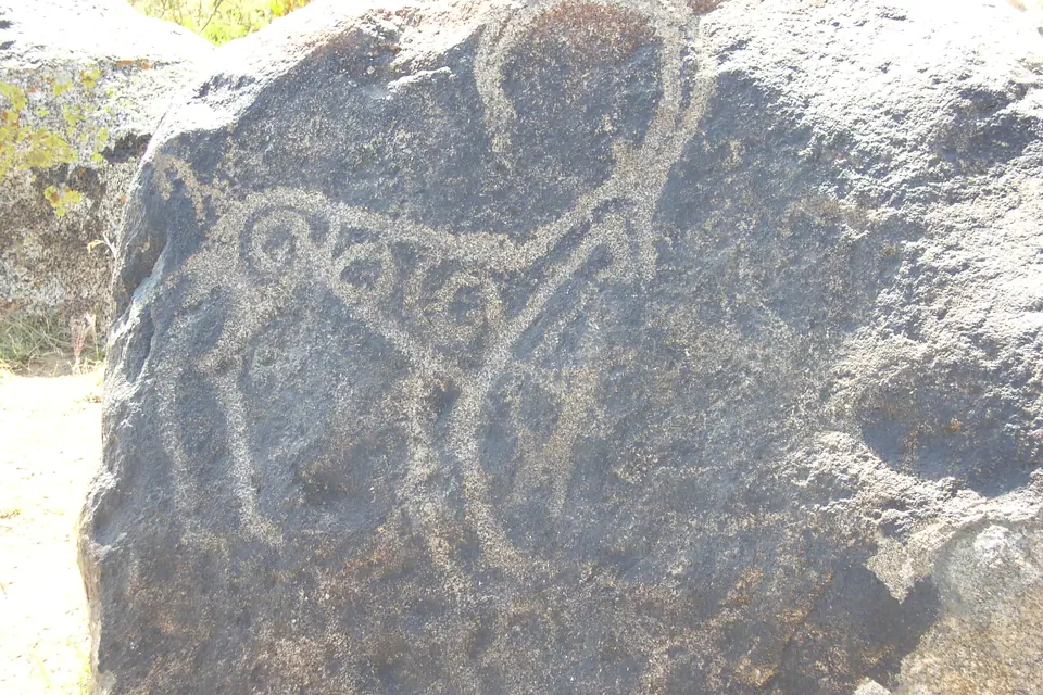 Petroglyph gallery Cholpon-Ata