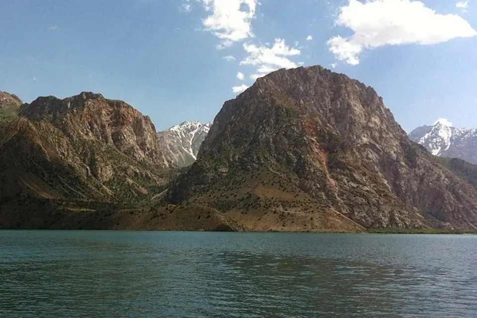 iskenderkul_hat_lake_jackie.jpg