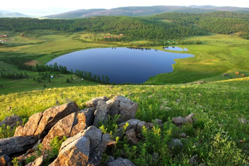 Khan Lake
