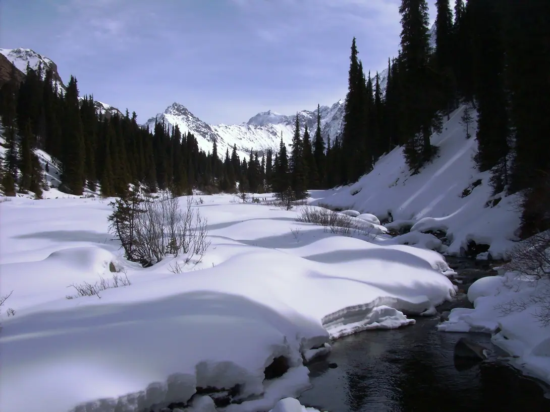 Discover the Chong Kyzyl Suu valley in winter