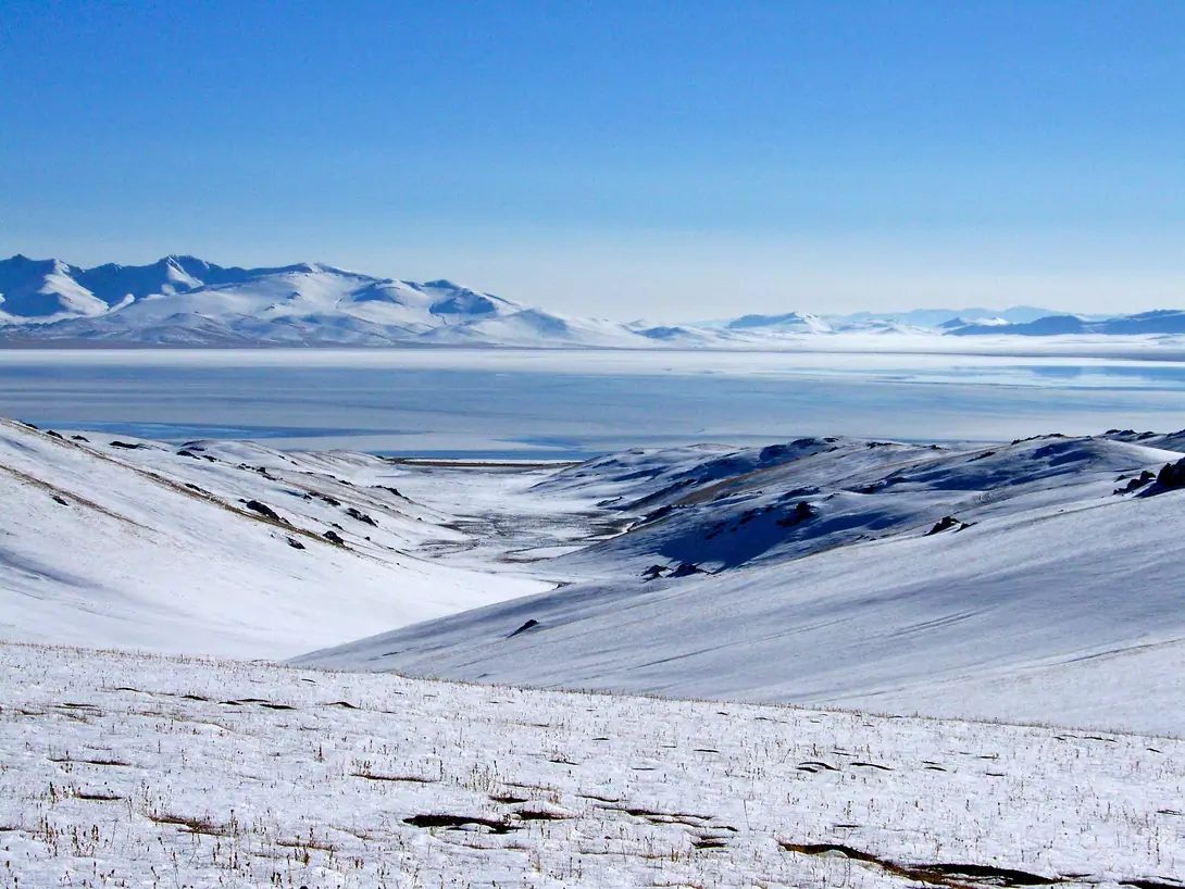 Song Kul's lake freezing