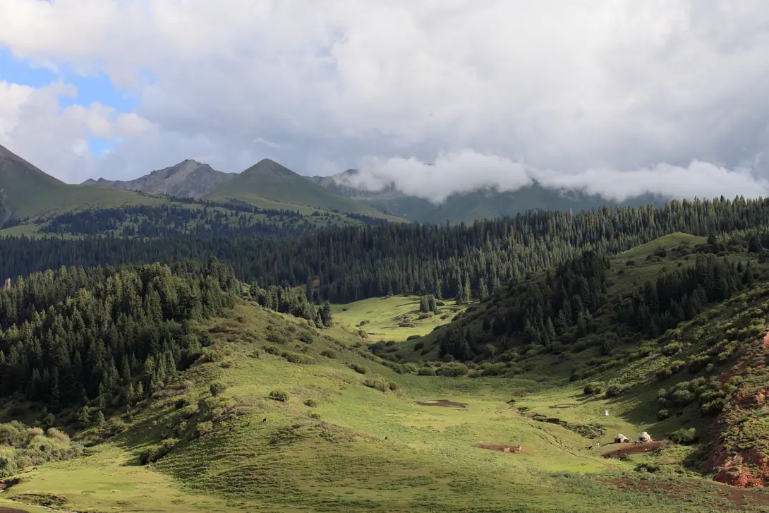 Jeti Oguz valley