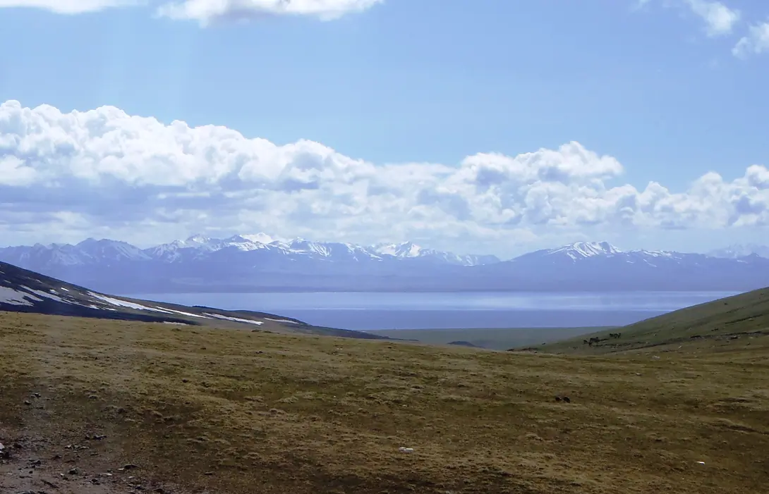View of the Song Kul lake from the Kalmak Ashuu pass