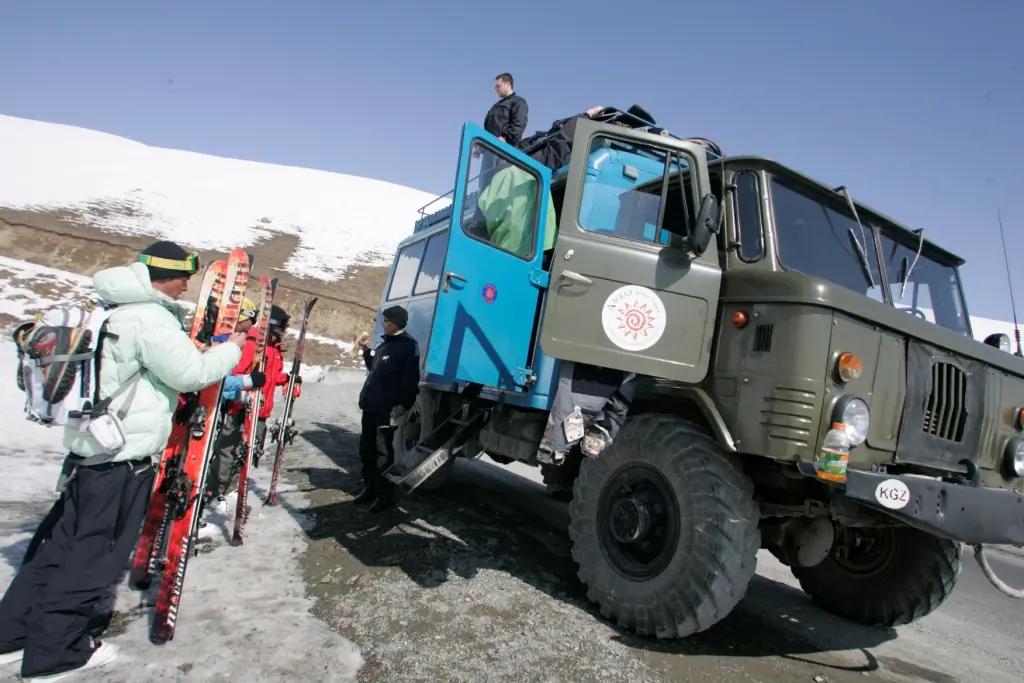 Skitourins in Kyrgyzstan - Suusamyr valley