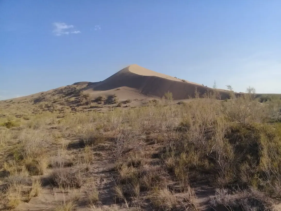 singing dunes chantantes - Altyn Emel natural park reserve