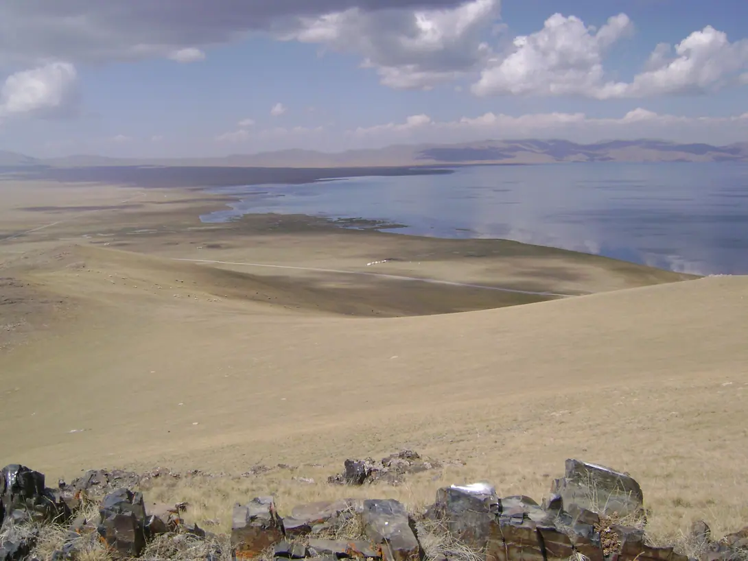 Tash Doeboe (Song Kul)