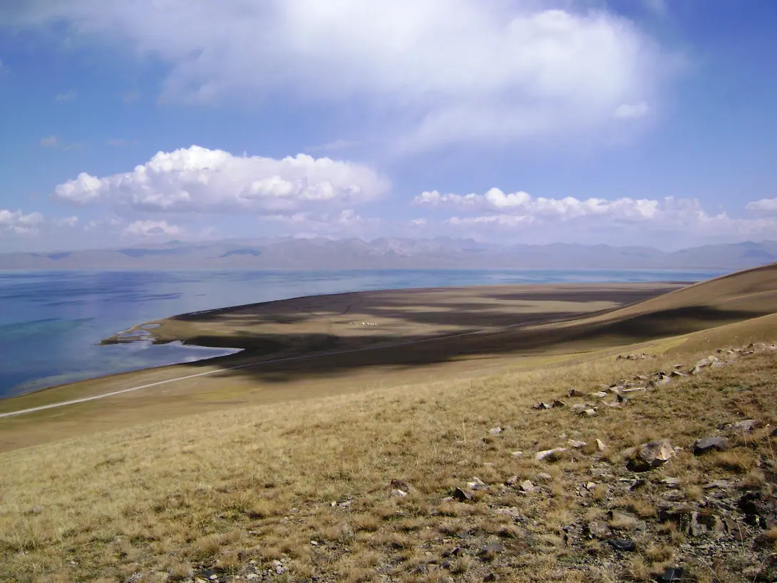 Tash Doeboe (Song Kul)